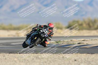 media/Dec-07-2025-CVMA (Sun) [[3e7d2de5dc]]/Race 16-Formula Middleweight/